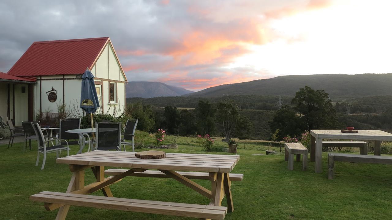 Tophouse Mountainview Cottages Saint Arnaud Exterior photo